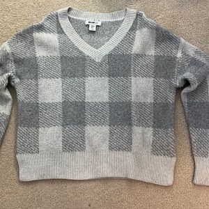 V neck grey plaid sweater